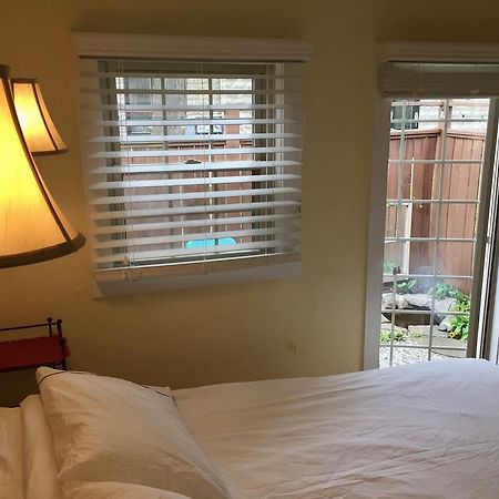 Aberdeen Stone Cottage B&B Traverse City Bagian luar foto