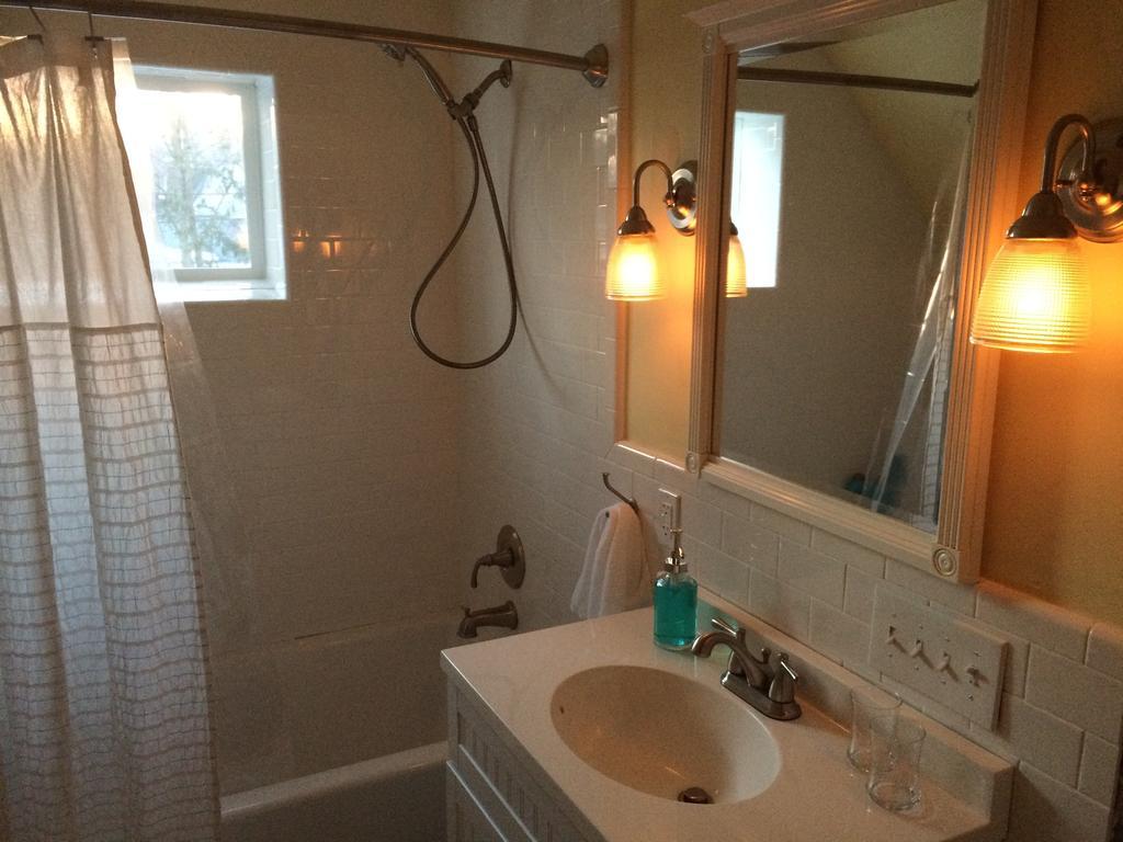 Aberdeen Stone Cottage B&B Traverse City Ruang foto