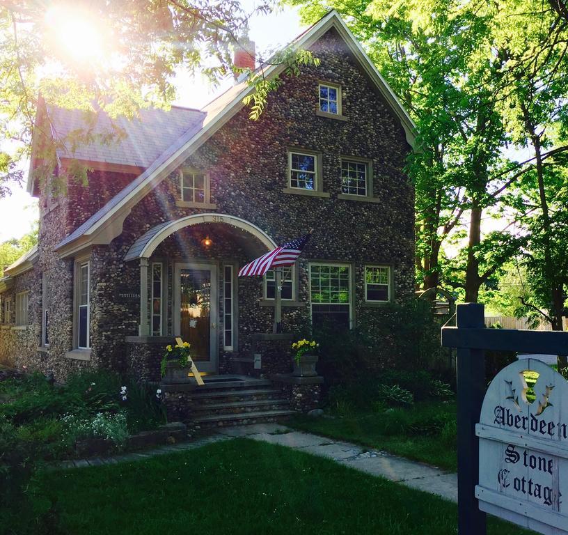 Aberdeen Stone Cottage B&B Traverse City Bagian luar foto