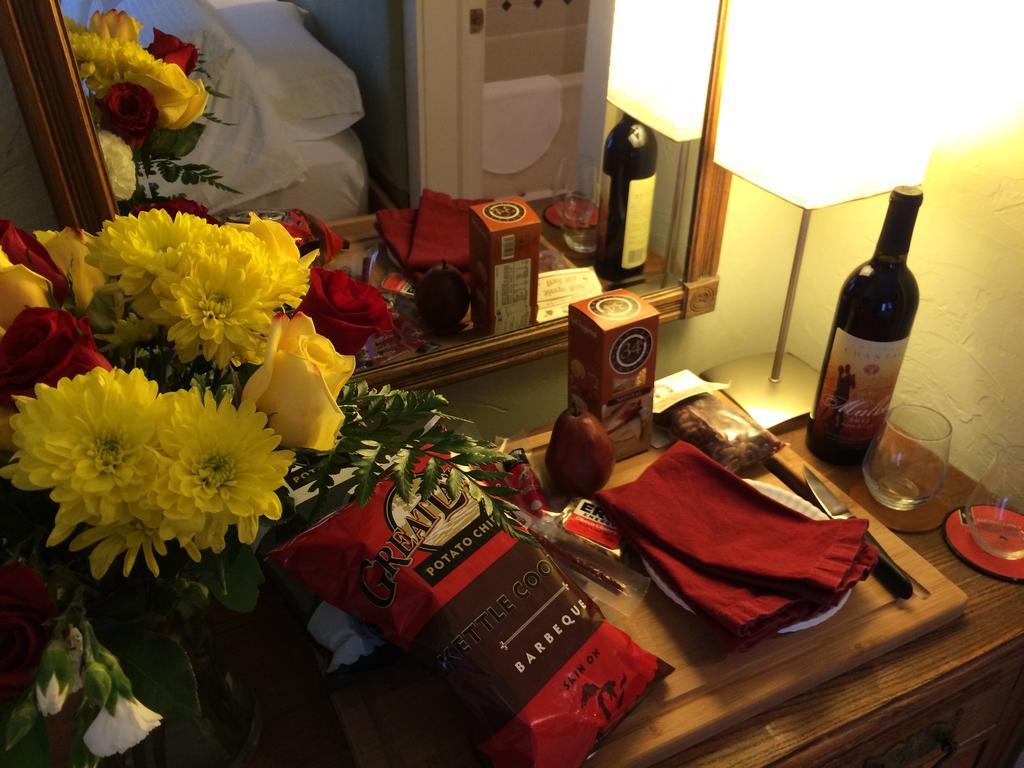 Aberdeen Stone Cottage B&B Traverse City Bagian luar foto