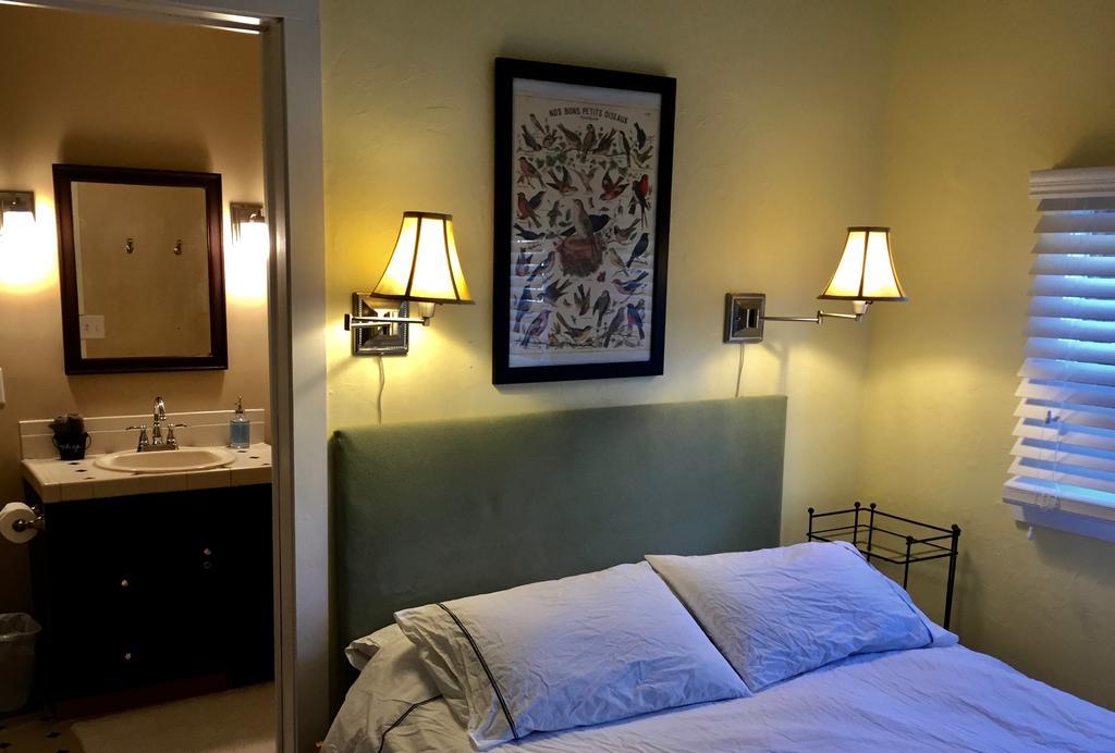 Aberdeen Stone Cottage B&B Traverse City Bagian luar foto