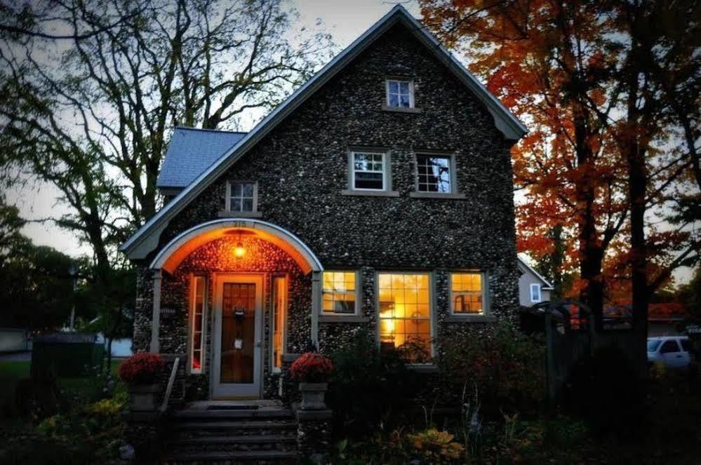 Aberdeen Stone Cottage B&B Traverse City Bagian luar foto