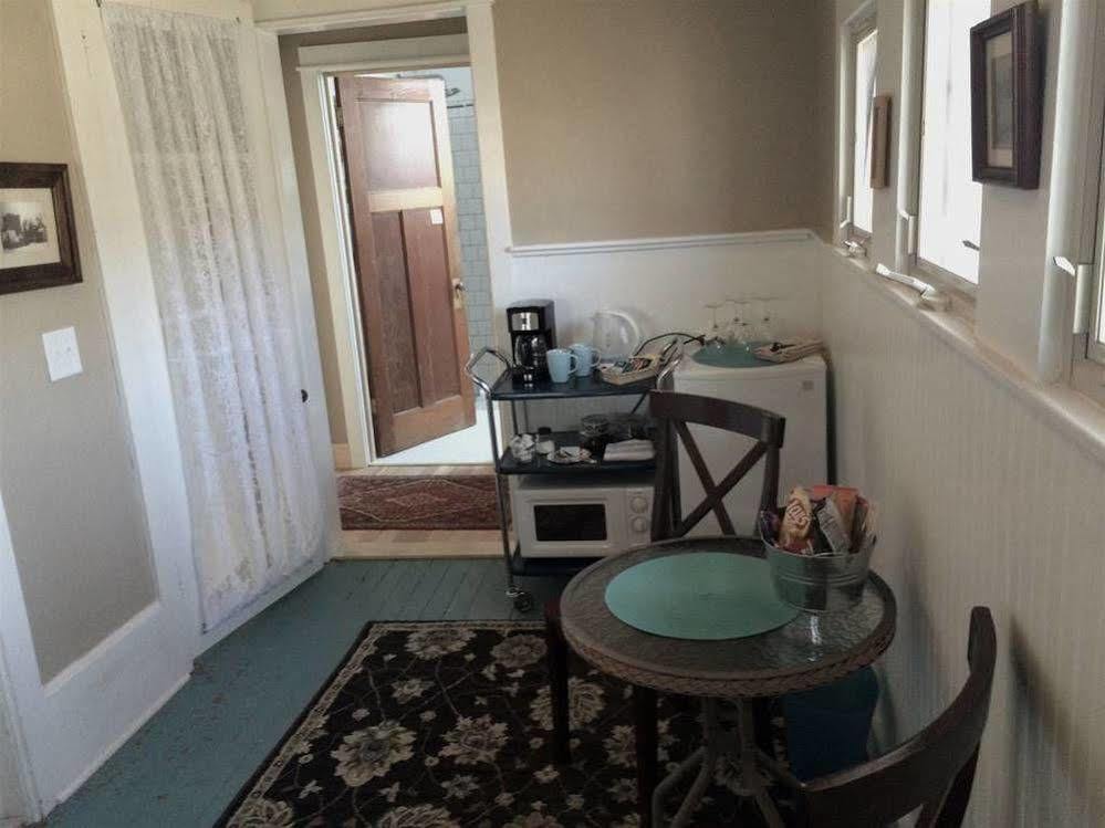 Aberdeen Stone Cottage B&B Traverse City Bagian luar foto