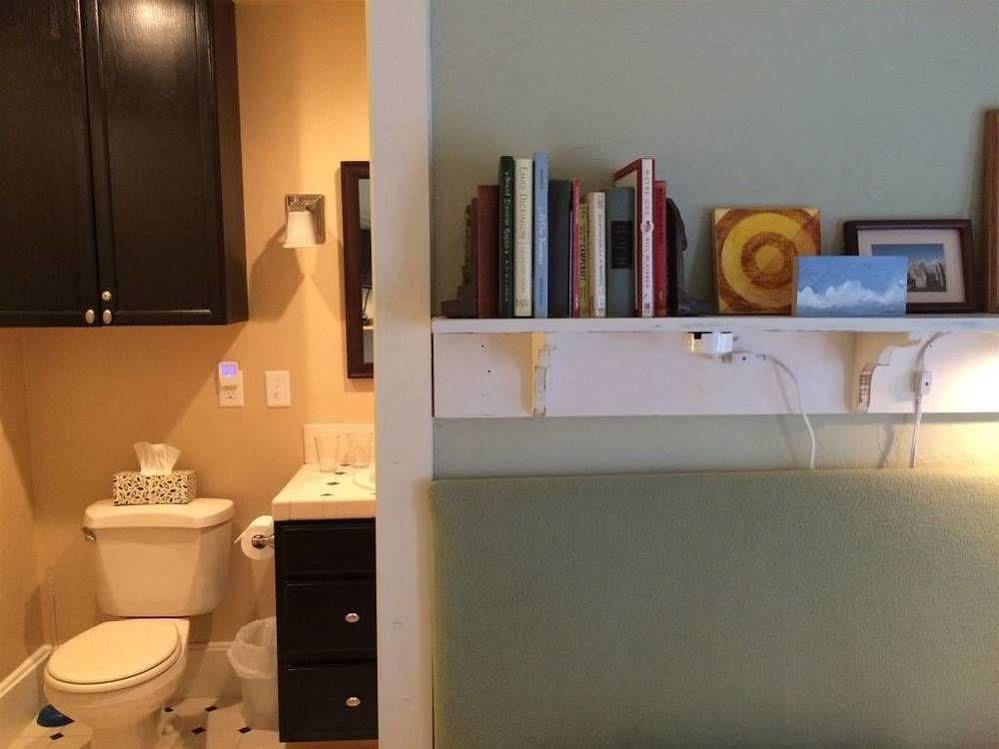 Aberdeen Stone Cottage B&B Traverse City Bagian luar foto