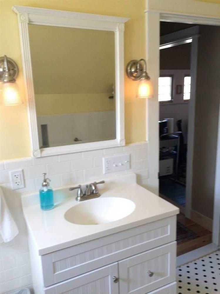 Aberdeen Stone Cottage B&B Traverse City Bagian luar foto