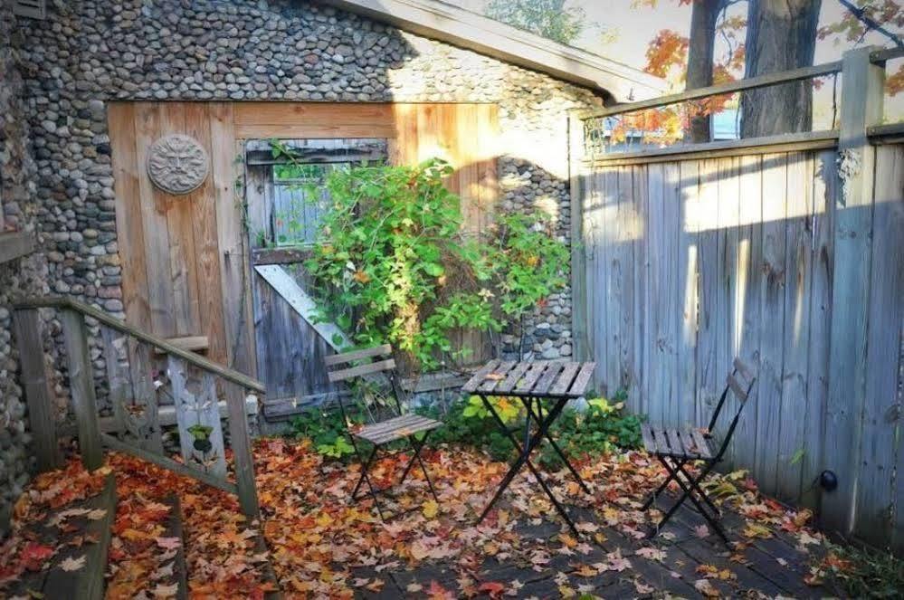 Aberdeen Stone Cottage B&B Traverse City Bagian luar foto